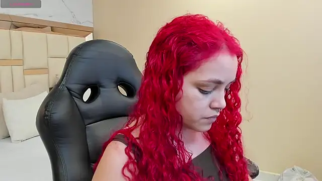 Snapshot of luna_veega chatting on June 11, 2026, 4:48 pm luna veega online show from June 11, 2026, 4:48 pm