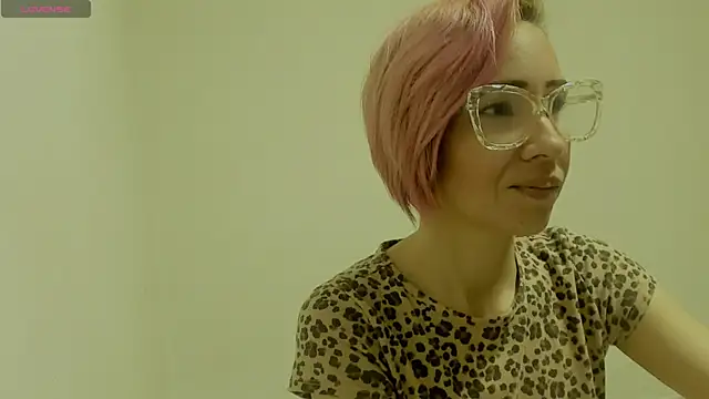 Snapshot of PinkSiren chatting on March 21, 2026, 5:06 pm PinkSiren online show from March 21, 2026, 5:06 pm