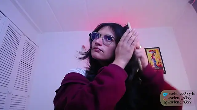 Snapshot of selene_cutie chatting on April 1, 2026, 12:02 am selene cutie online show from April 1, 2026, 12:02 am