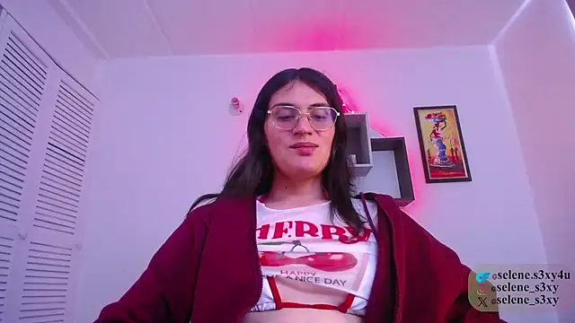 Snapshot of selene_cutie chatting on April 10, 2026, 5:42 pm selene cutie online show from April 10, 2026, 5:42 pm