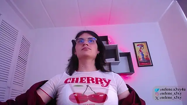Snapshot of selene_cutie chatting on April 15, 2026, 5:06 pm selene cutie online show from April 15, 2026, 5:06 pm