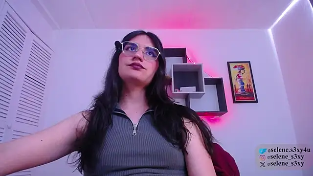 Snapshot of selene_cutie chatting on April 22, 2026, 6:36 pm selene cutie online show from April 22, 2026, 6:36 pm