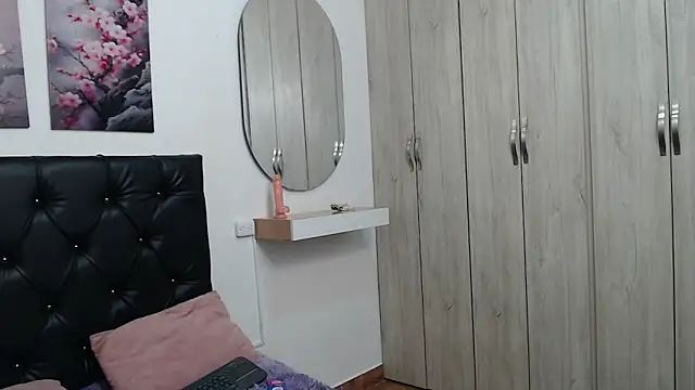 Tamar4 f00x online show from April 18, 2026, 1:02 pm