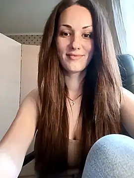 LunaCrystall online show from May 9, 2026, 4:21 pm