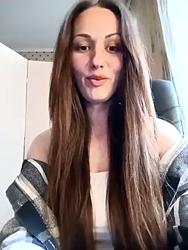 LunaCrystall online show from April 28, 2026, 3:49 pm