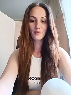 Snapshot of LunaCrystall chatting on June 6, 2026, 4:12 pm LunaCrystall online show from June 6, 2026, 4:12 pm