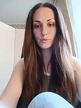LunaCrystall online show from May 22, 2026, 3:43 pm