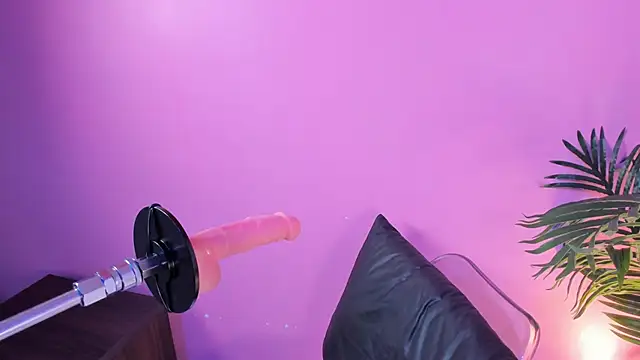 Lia owenss online show from April 12, 2026, 7:06 pm