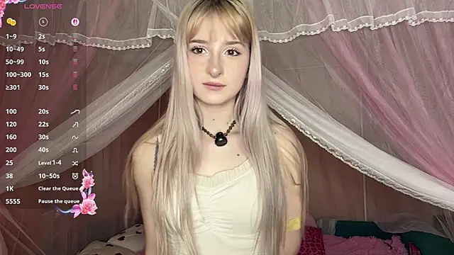 OnlyEva1 online show from April 21, 2026, 8:10 am