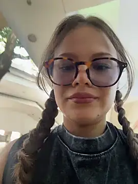 Tallulah Kinky online show from July 4, 2026, 6:23 pm