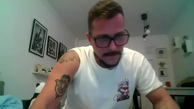 Snapshot of yanick931 chatting on April 9, 2026, 11:44 pm yanick931 online show from April 9, 2026, 11:44 pm