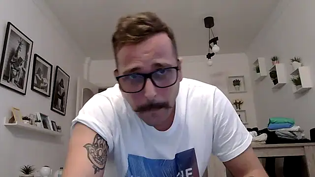Snapshot of yanick931 chatting on April 25, 2026, 9:45 pm yanick931 online show from April 25, 2026, 9:45 pm