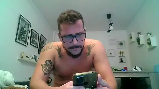 Snapshot of yanick931 chatting on April 13, 2026, 12:36 am yanick931 online show from April 13, 2026, 12:36 am