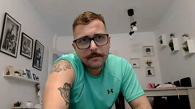 Snapshot of yanick931 chatting on May 13, 2026, 1:40 pm yanick931 online show from May 13, 2026, 1:40 pm