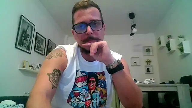 Snapshot of yanick931 chatting on April 11, 2026, 10:35 pm yanick931 online show from April 11, 2026, 10:35 pm