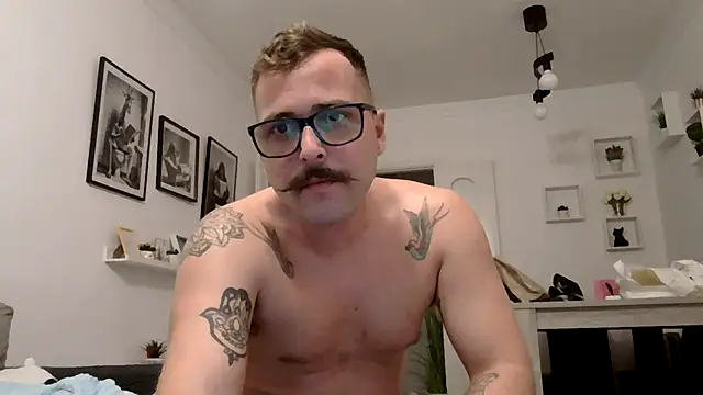 Snapshot of yanick931 chatting on May 15, 2026, 11:25 pm yanick931 online show from May 15, 2026, 11:25 pm