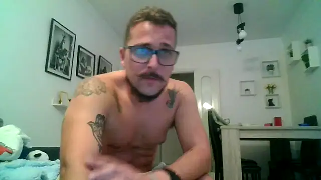 Snapshot of yanick931 chatting on April 10, 2026, 11:56 pm yanick931 online show from April 10, 2026, 11:56 pm