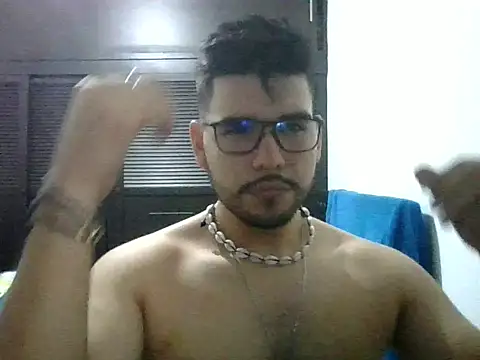 Snapshot of LatinBeardCali chatting on March 22, 2026, 12:03 am LatinBeardCali online show from March 22, 2026, 12:03 am