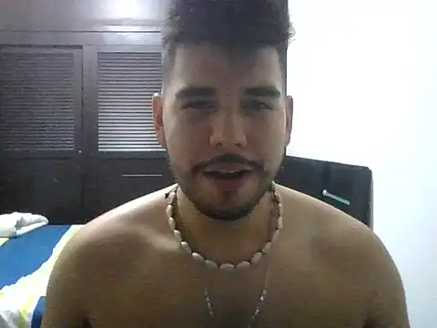 Snapshot of LatinBeardCali chatting on March 20, 2026, 8:10 pm LatinBeardCali online show from March 20, 2026, 8:10 pm