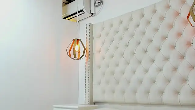 JEAN LEWIS2 online show from April 28, 2026, 7:29 pm