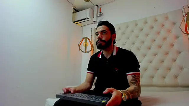 JEAN LEWIS2 online show from April 27, 2026, 7:23 pm