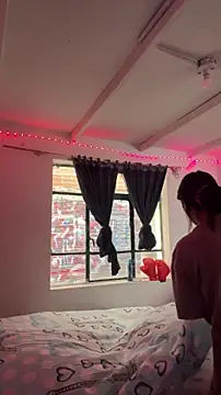 sylphiee  online show from April 5, 2026, 7:09 pm