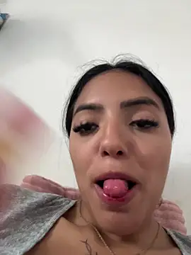 sylphiee  online show from March 26, 2026, 5:22 pm