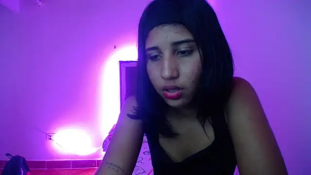 miavalentina05 online show from March 12, 2026, 2:39 am