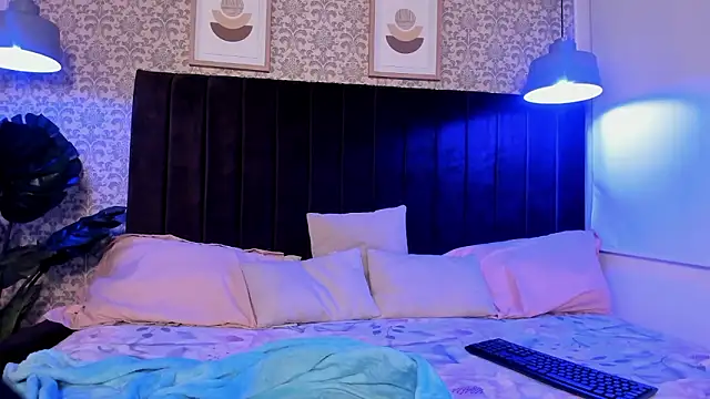 Violettaa Stone online show from March 18, 2026, 3:31 am