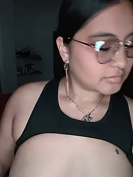 Snapshot of LaylaZurek_ chatting on June 24, 2026, 1:37 am LaylaZurek online show from June 24, 2026, 1:37 am