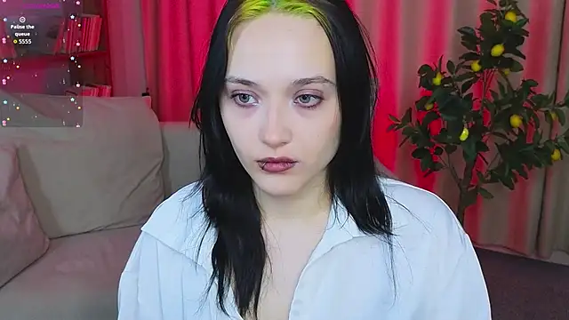 DarcyBlackwood online show from April 23, 2026, 1:23 am