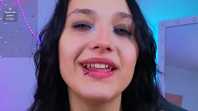 DarcyBlackwood online show from April 28, 2026, 1:37 am