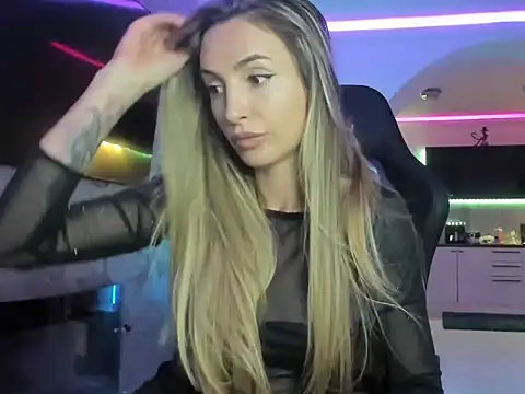 DreamyDee online show from April 28, 2026, 2:27 am