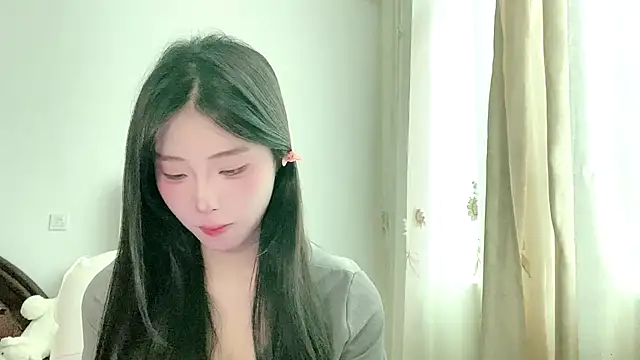 yiyibaby2026 online show from May 14, 2026, 2:41 am