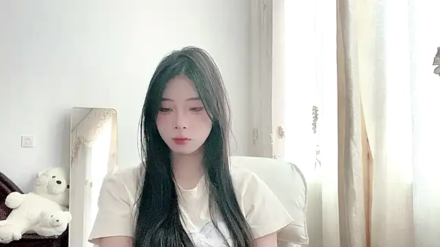 yiyibaby2026 online show from May 15, 2026, 2:31 am
