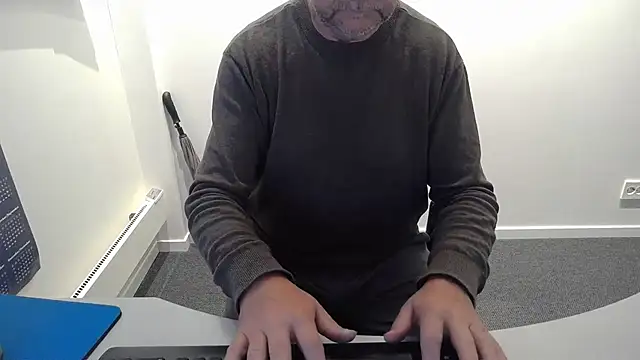 Snapshot of Buggemann chatting on July 29, 2026, 3:06 am Buggemann online show from July 29, 2026, 3:06 am