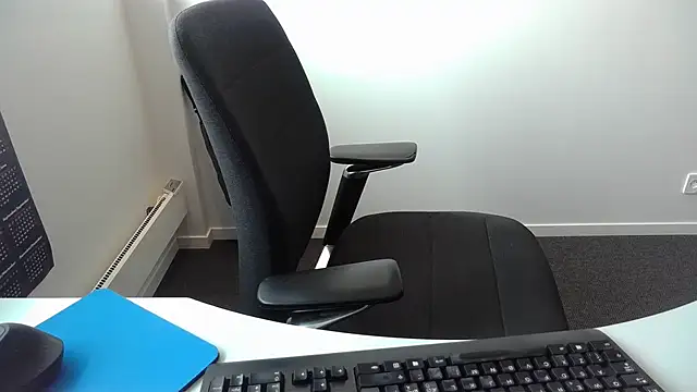 Snapshot of Buggemann chatting on July 9, 2026, 6:25 am Buggemann online show from July 9, 2026, 6:25 am