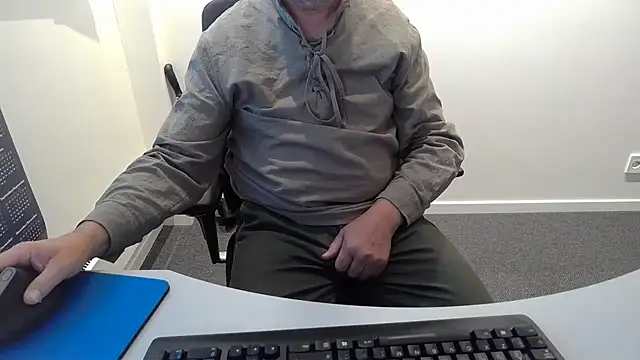 Snapshot of Buggemann chatting on July 22, 2026, 2:57 am Buggemann online show from July 22, 2026, 2:57 am