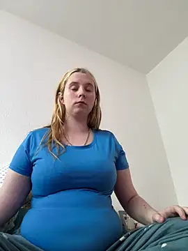 Snapshot of Young_Milka chatting on March 17, 2026, 10:40 am Young Milka online show from March 17, 2026, 10:40 am