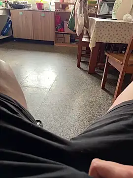 sniffeet online show from March 12, 2026, 9:24 am