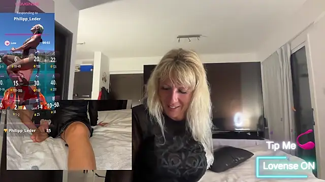 Snapshot of AtomBlondy chatting on May 17, 2026, 7:47 pm AtomBlondy online show from May 17, 2026, 7:47 pm