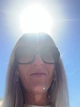 Snapshot of AtomBlondy chatting on May 27, 2026, 10:22 am AtomBlondy online show from May 27, 2026, 10:22 am