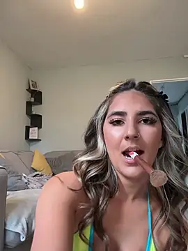 Snapshot of Sophialacex chatting on May 28, 2026, 7:31 pm Sophialacex online show from May 28, 2026, 7:31 pm