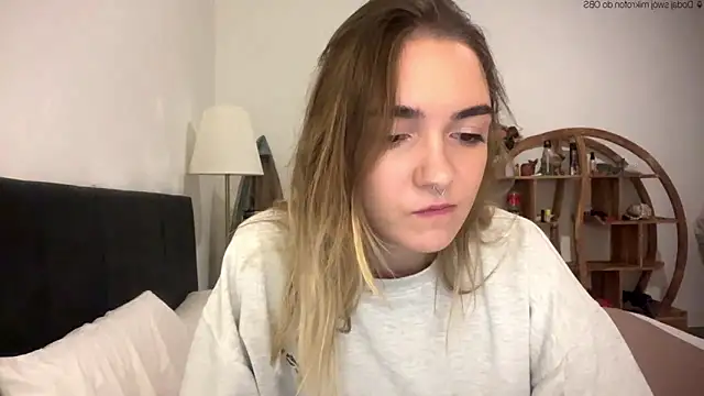 Snapshot of RoxyWet chatting on May 8, 2026, 12:31 pm RoxyWet online show from May 8, 2026, 12:31 pm