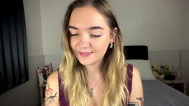 Snapshot of RoxyWet chatting on July 16, 2026, 3:09 pm RoxyWet online show from July 16, 2026, 3:09 pm