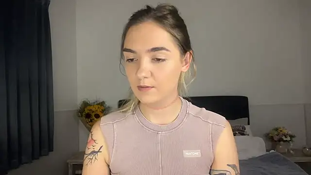 Snapshot of RoxyWet chatting on July 6, 2026, 2:24 pm RoxyWet online show from July 6, 2026, 2:24 pm