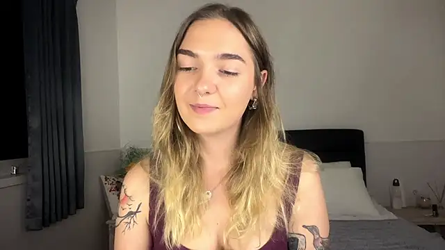 Snapshot of RoxyWet chatting on July 9, 2026, 3:55 pm RoxyWet online show from July 9, 2026, 3:55 pm
