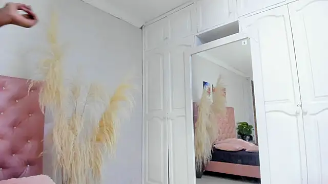 Red rubyy online show from March 12, 2026, 2:54 pm