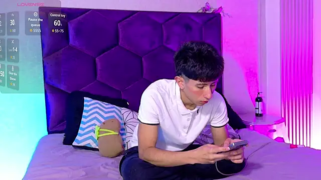 Snapshot of AndyJustgame_ chatting on April 18, 2026, 5:10 am AndyJustgame online show from April 18, 2026, 5:10 am