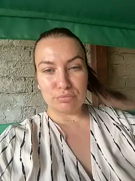 SweetCurvess online show from June 20, 2026, 2:11 pm